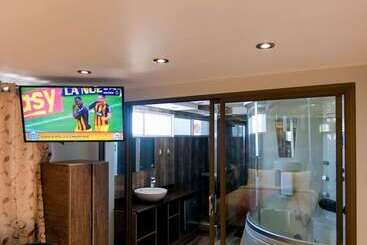 هتل Hostal Encantos