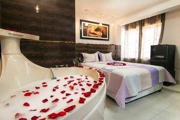 هتل Hostal Encantos