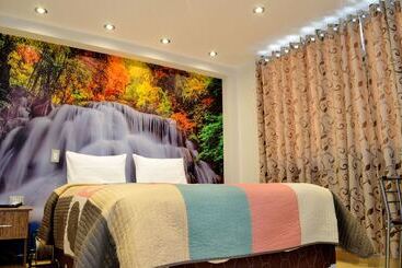هتل Hostal Encantos