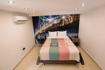 هتل Hostal Encantos