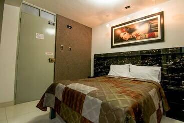 هتل Hostal Encantos