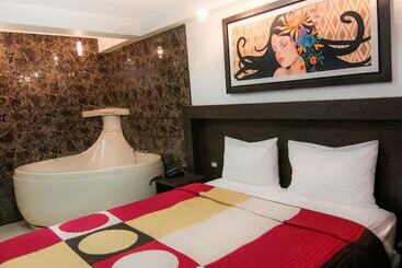 هتل Hostal Encantos