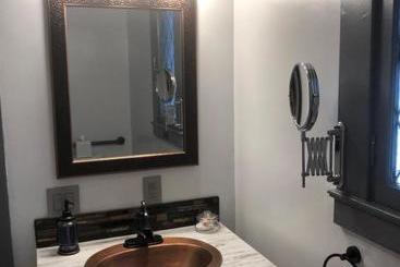 تختخواب و صبحانه Amber House Inn Of Midtown