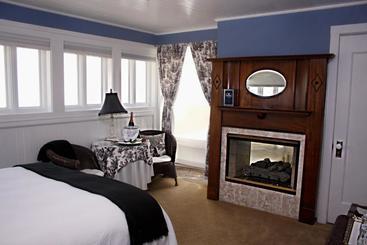 تختخواب و صبحانه Amber House Inn Of Midtown