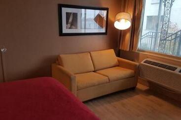 هتل Airport Waterfront Inn