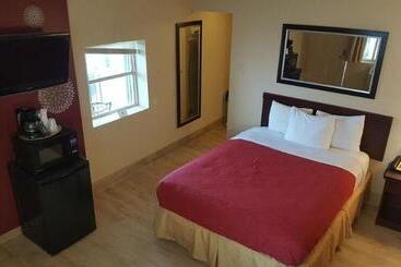 هتل Airport Waterfront Inn