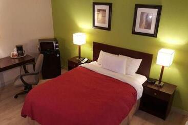 هتل Airport Waterfront Inn