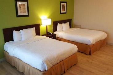 هتل Airport Waterfront Inn