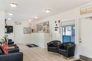 هتل America S Best Value Inn & Suites/hyannis