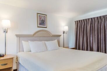 호텔 America S Best Value Inn & Suites/hyannis
