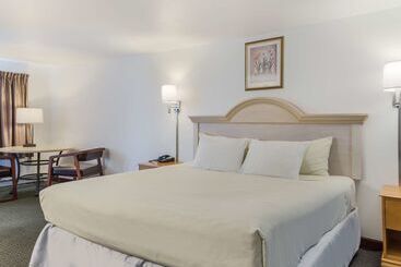 호텔 America S Best Value Inn & Suites/hyannis