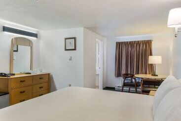 호텔 America S Best Value Inn & Suites/hyannis