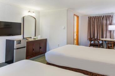 هتل America S Best Value Inn & Suites/hyannis