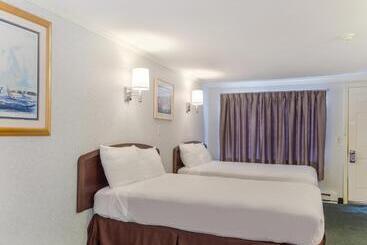 호텔 America S Best Value Inn & Suites/hyannis