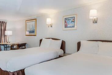 호텔 America S Best Value Inn & Suites/hyannis