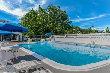 호텔 America S Best Value Inn & Suites/hyannis