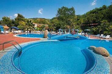 هتل Baia Tropea Resort