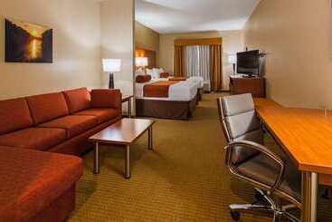 هتل Best Western Plus Finger Lakes Inn & Suites