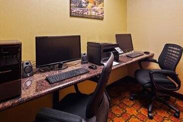 هتل Best Western Plus Finger Lakes Inn & Suites