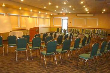 هتل Broadway Inn Conference Center