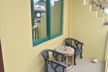 هتل Caye Caulker Plaza