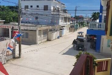 هتل Caye Caulker Plaza