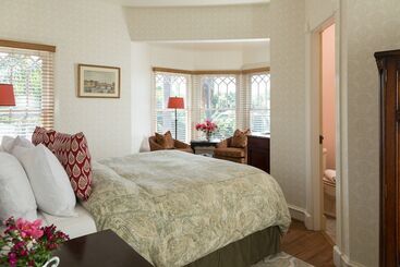 هتل Cheshire Cat Inn & Cottages