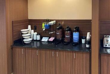 هتل Comfort Inn & Suites Ankeny  Des Moines