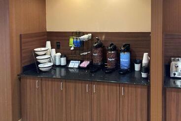 هتل Comfort Inn & Suites Ankeny  Des Moines