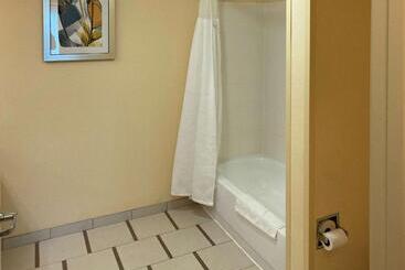 هتل Comfort Inn & Suites Ankeny  Des Moines