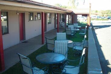 هتل Cozy Inn