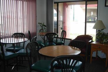 هتل Cozy Inn