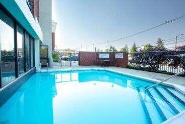 هتل Drury Inn & Suites Louisville East