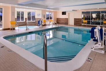 هتل Fairfield Inn & Suites Louisville North