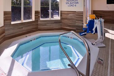 هتل Fairfield Inn & Suites Louisville North