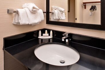هتل Fairfield Inn & Suites Louisville North