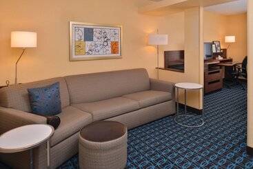 هتل Fairfield Inn & Suites Louisville North