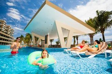 Generations Riviera Maya Family Resort Catamarán, Aqua Nick & More Inclusive