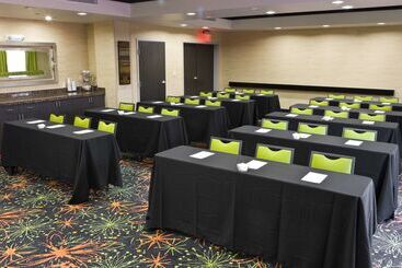 هتل Hampton Inn & Suites Tulsa/central