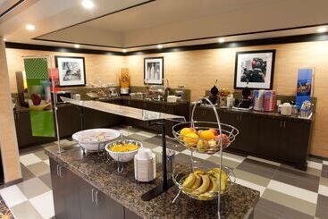 هتل Hampton Inn & Suites Tulsa/central