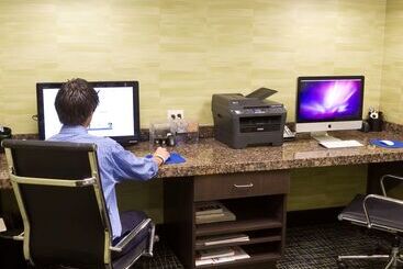 هتل Hampton Inn & Suites Tulsa/central