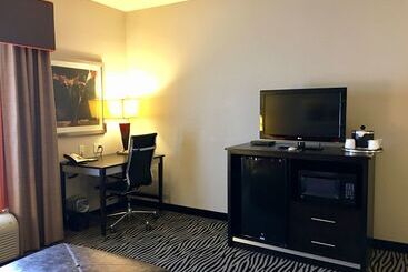 هتل Hampton Inn & Suites Tulsa/central