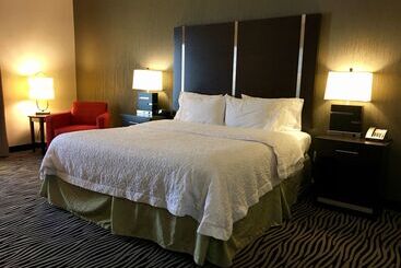 هتل Hampton Inn & Suites Tulsa/central