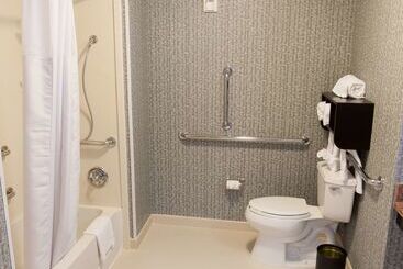 هتل Hampton Inn & Suites Tulsa/central