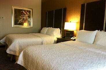 هتل Hampton Inn & Suites Tulsa/central
