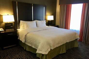 هتل Hampton Inn & Suites Tulsa/central