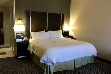 هتل Hampton Inn & Suites Tulsa/central