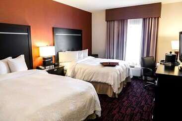 هتل Hampton Inn & Suites Tulsa/central