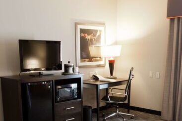 هتل Hampton Inn & Suites Tulsa/central