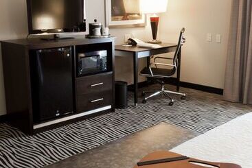 هتل Hampton Inn & Suites Tulsa/central